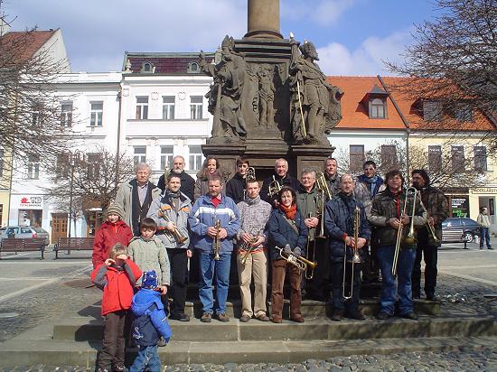 Společná fotka na náměstí